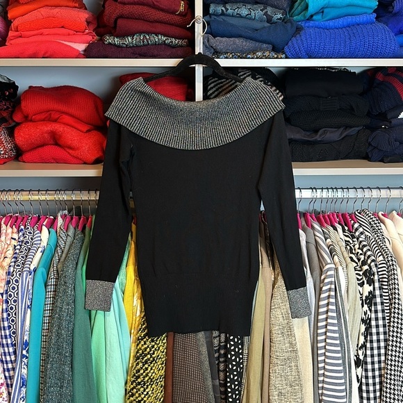 Venus black and silver off the shoulder 3/4 quarter length sleeve sweater size S - Picture 3 of 3